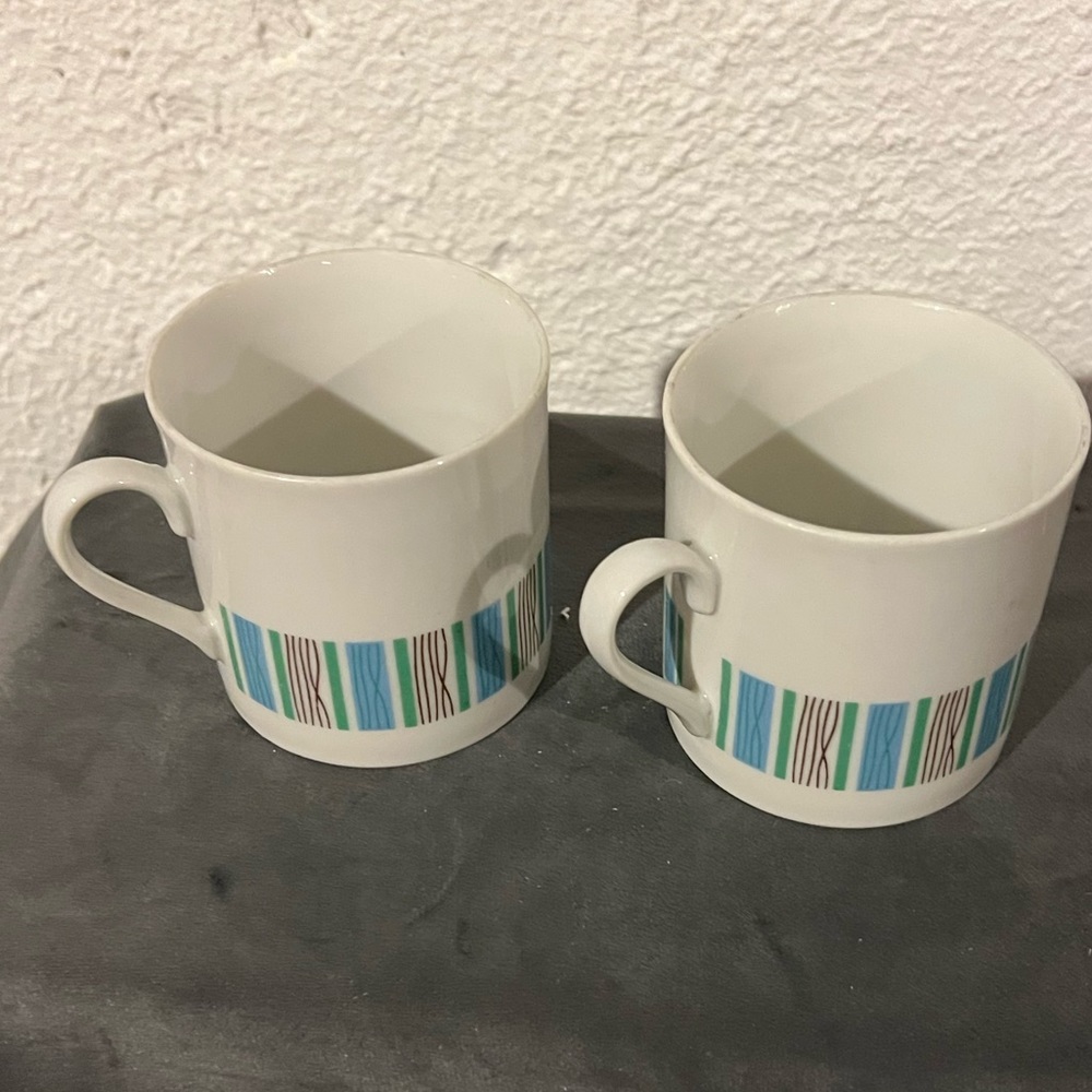 2 VTG Teacups Harmony House Mugs